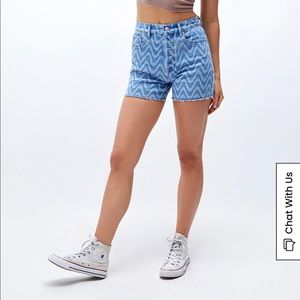 PacSun Wave Print Girlfriend Denim Shorts - size 25